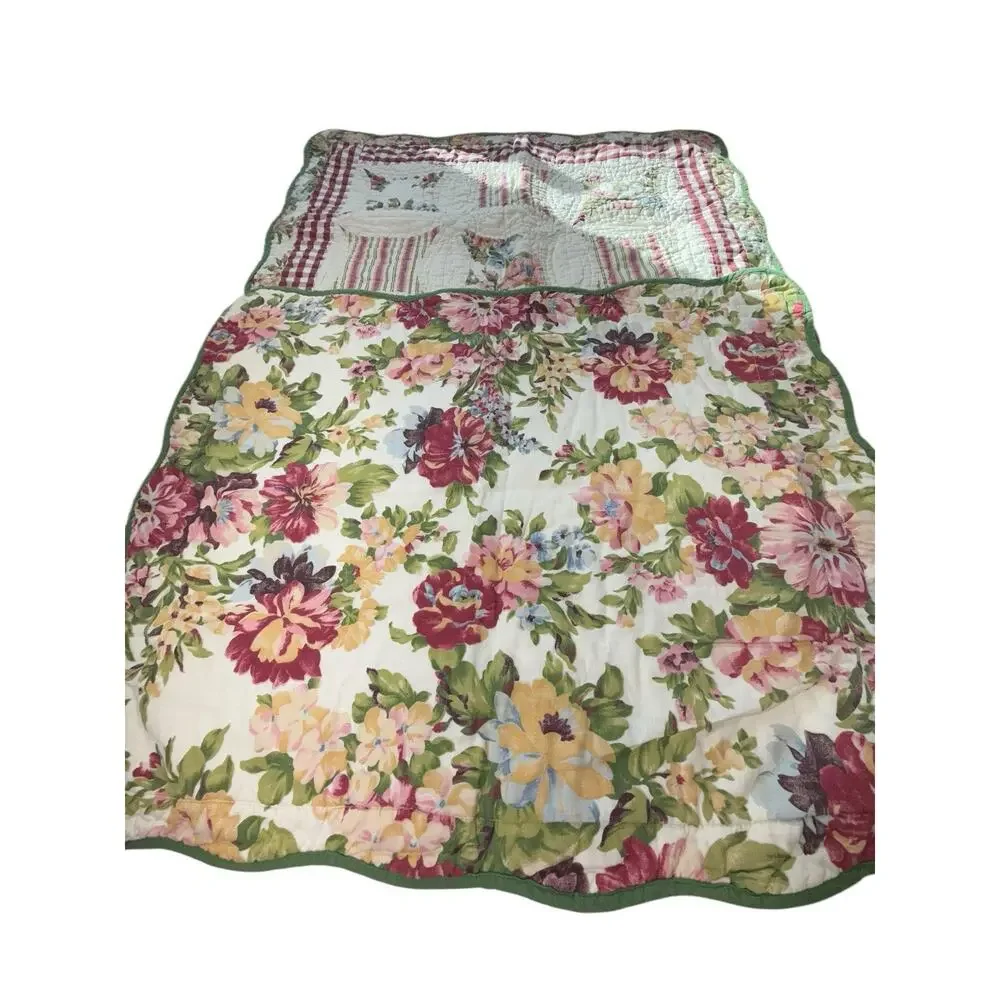 Vintage machine‎ pieced, hand quilted pillow shams cottagecore Floral Scalloped